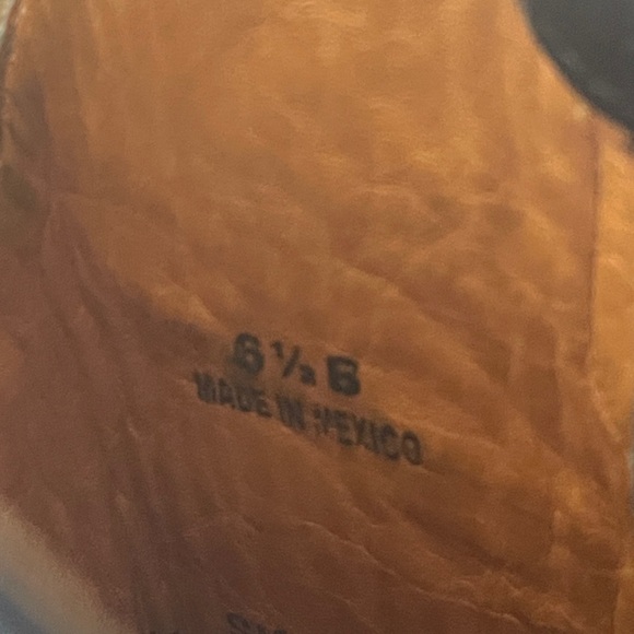 Old Gringo Klak Sugar Skull Cowgirl Boots
Multi-Colored Embroidery Size 6.5 - Picture 6 of 7